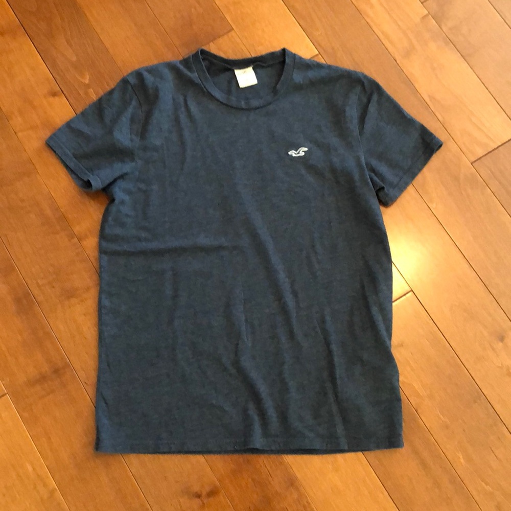 Hollister tee